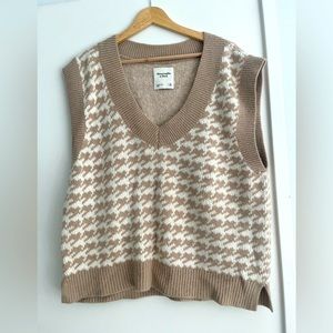 Abercrombie & Fitch super soft sweater vest